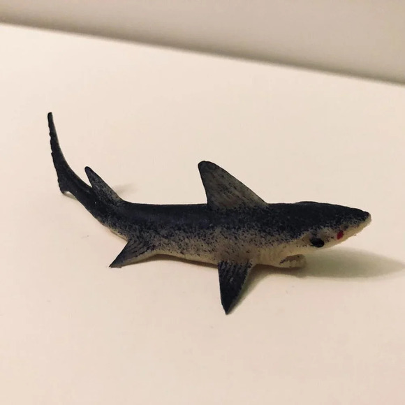 Vintage Small Gigantor Jiggler Rubber Shark 2.5 Inch Long Hong  Kong - Picture 11 of 12